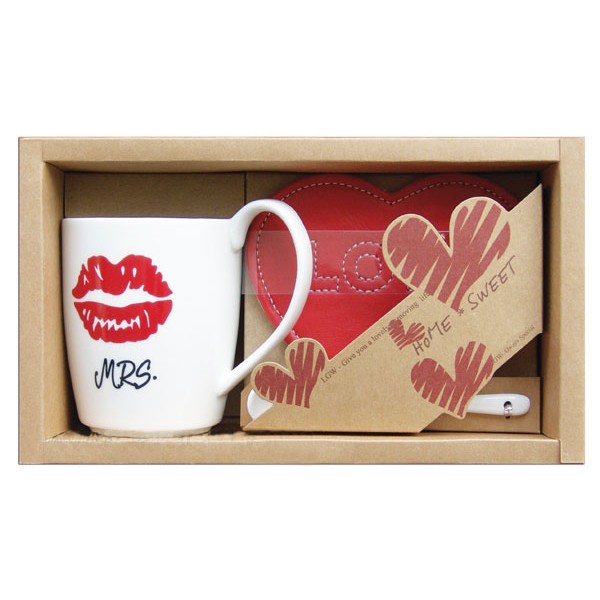Set mug labios + Cucharilla+ Posavasos corazón "Mrs."