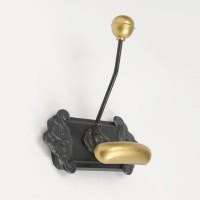 Perchero colgador individual madera negra y dorado remate lateral metálico Casa Flamenca 17x20h cm